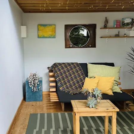 Harbour View Tree House Шале *