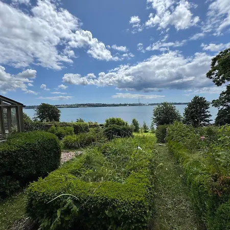 Harbour View Tree House *
